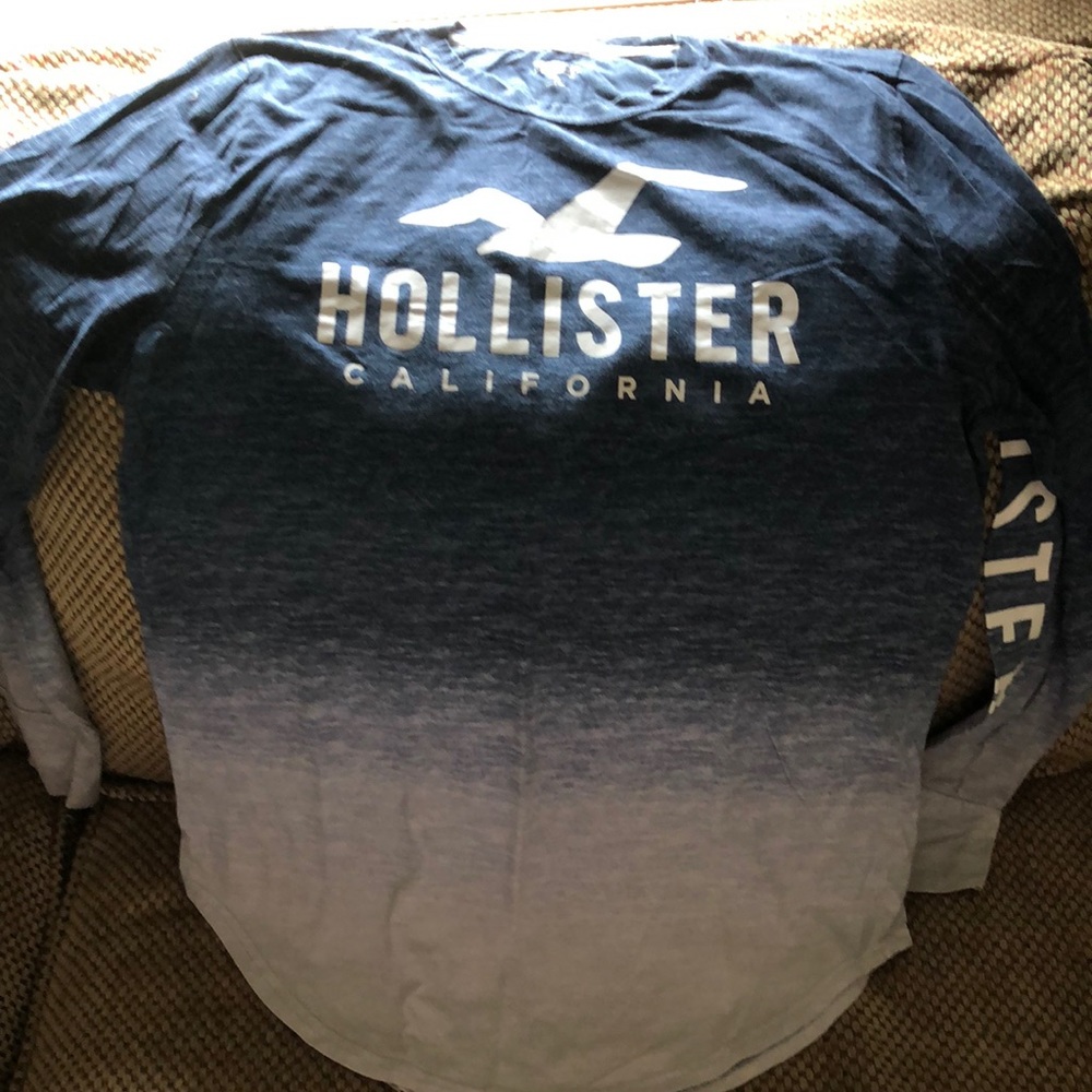 Men’s XL Hollister long sleeved t-shirt.